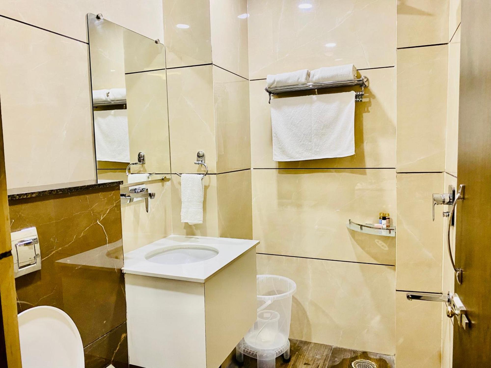 Hotel White House Walking Distance From Golden Temple- With Parking Amritsar Esterno foto