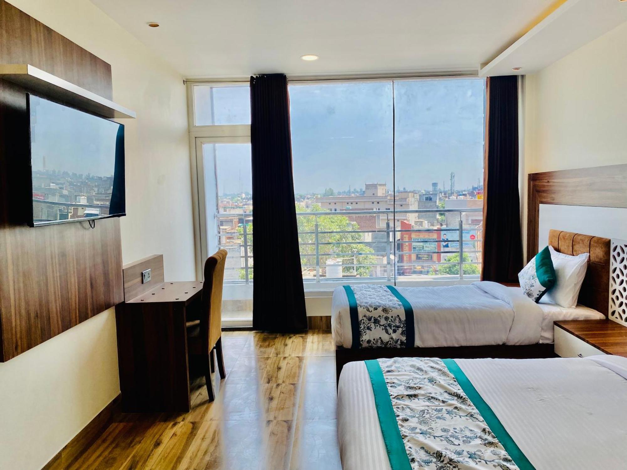 Hotel White House Walking Distance From Golden Temple- With Parking Amritsar Esterno foto