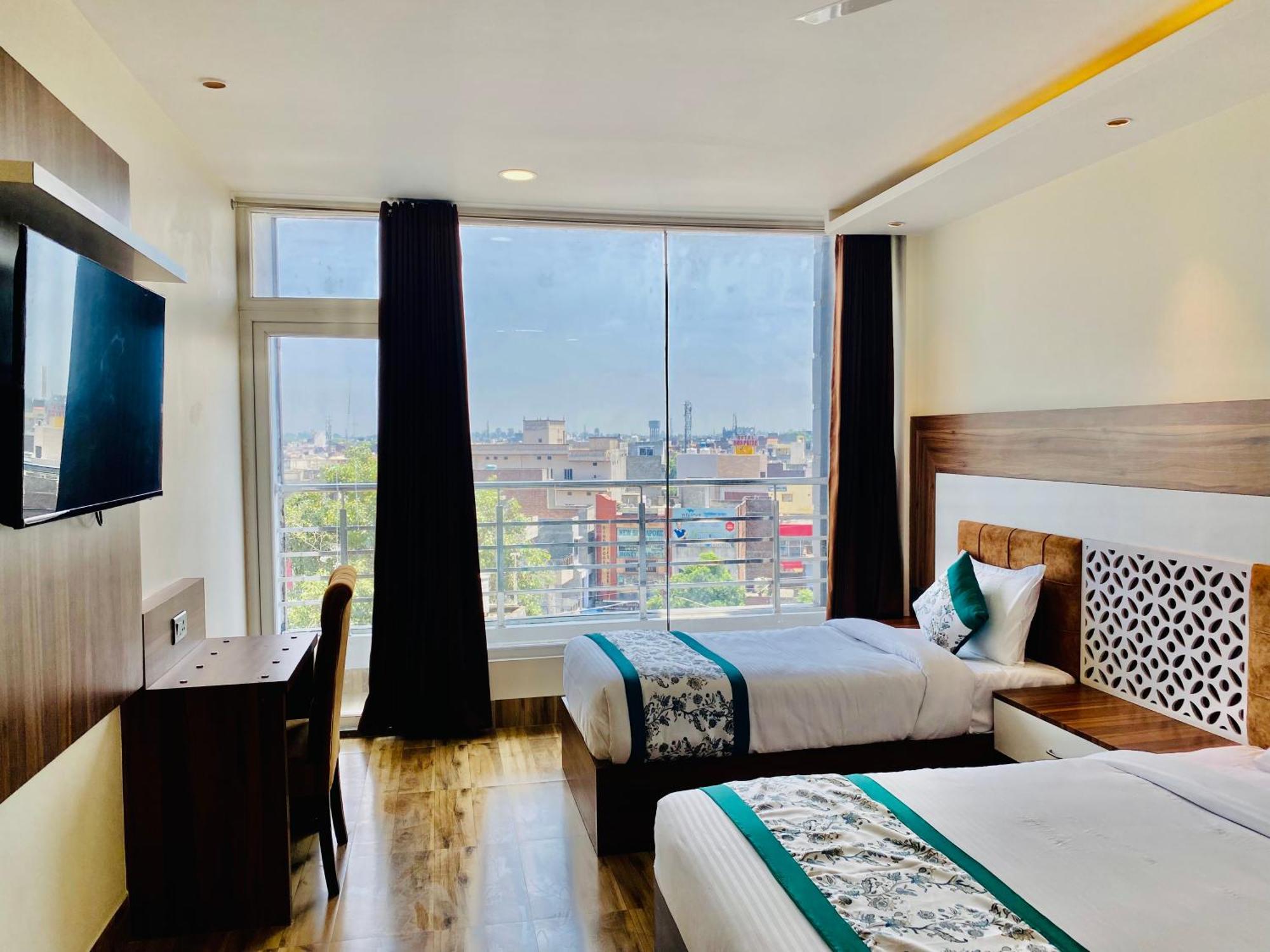 Hotel White House Walking Distance From Golden Temple- With Parking Amritsar Esterno foto